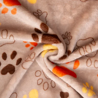 Tissu Doudou imprimé empreintes sauvage sur fond Beige sable - Par 10 cm