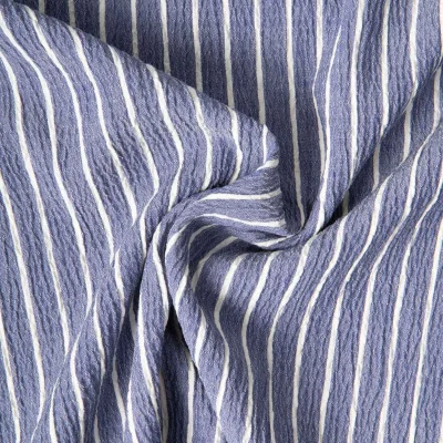 Tissu Polyviscose Seersucker aspect Lin lavé Suzy rayures Blanc sur fond Bleu gris - Par 10 cm