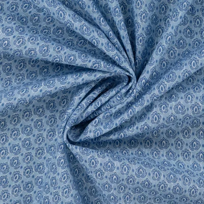 Tissu Voile de Coton digital brodé Alix cachemire discret sur fond Bleu - Par 10 cm