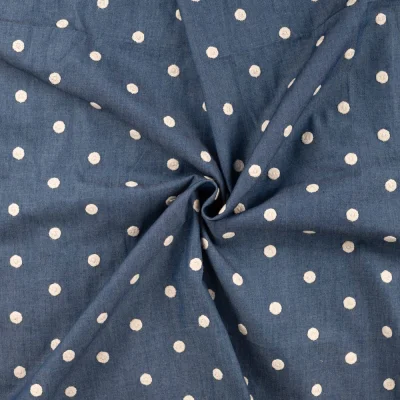 Tissu Chambray Coton Pois brodés blancs sur fond Bleu jean - Par 10 cm