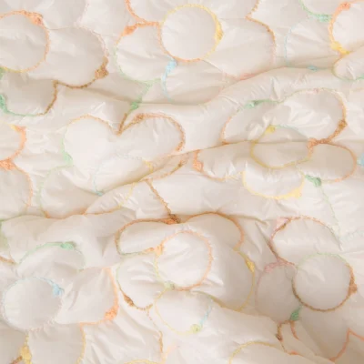 Tissu Matelassé réversible Fleurs brodées sur fond Ecru - Par 10 cm