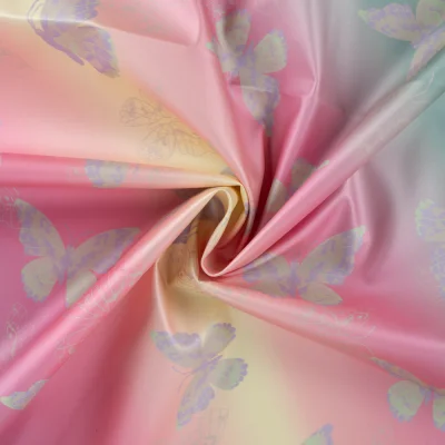 Tissu Imperméable Papillon sur fond Multicolore - Par 10 cm