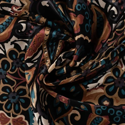 Tissu Viscose Satiné imprimé paisley indien Bleu sur fond Noir - Par 10 cm