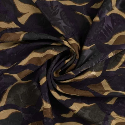 Tissu Viscose  Calypso vagues abstraites façon camouflage sur fond Brun - Par 10 cm