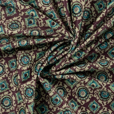 Tissu Velours ras d&#039;habillement digital Jaipur bloom sur fond Prune foncé - Par 10 cm