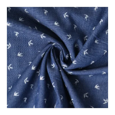 Tissu Chambray de coton Hirondelles sur fond Bleu jean - Par 10 cm
