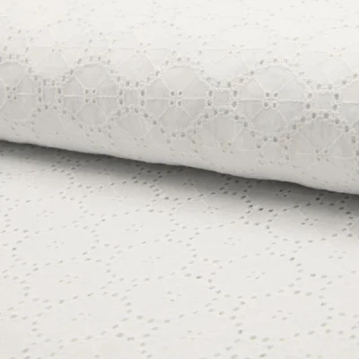 Tissu Broderie Anglaise Cercles Blanc sur fond Blanc - Par 10 cm
