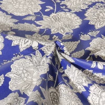 Tissu Coton enduit Sharma fleuris sur fond Bleu roi - Par 10 cm