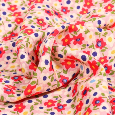 Tissu Viscose Floraly sur fond Rose pâle - Par 10 cm