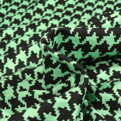 Tissu Jersey Viscose  Pied de poule sur fond Vert - Par 10 cm