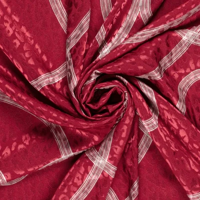 Tissu Satin imprimé Relief léopard sur fond Rouge - Par 10 cm