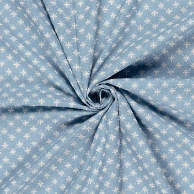 Tissu Chambray Coton Fleurs brodées sur fond Bleu clair - Par 10 cm