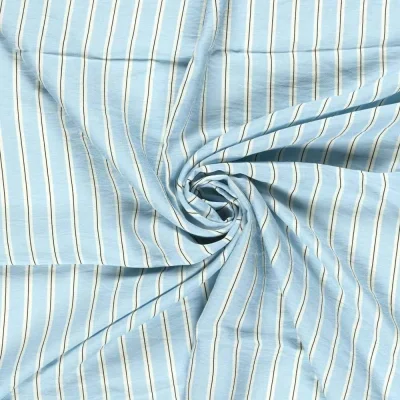 Tissu Crêpe de Viscose Basile fines rayures sur fond Bleu ciel - Par 10 cm