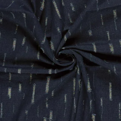 Tissu Jean Denim déchirures fils multicolore sur fond Bleu marine - Par 10 cm