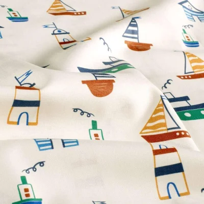 Tissu Popeline de Coton imprimé Bateaux sur fond Ecru - Par 10 cm