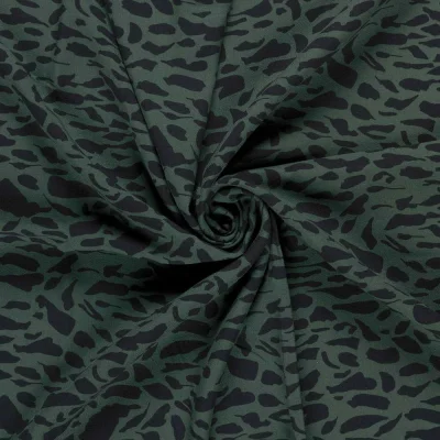 Tissu Viscose twill Nola motif animalier sur fond Bleu canard - Par 10 cm