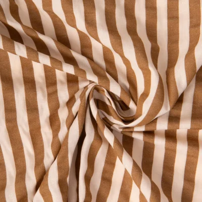 Tissu Coton imprimé Marina rayures Marron sur fond Pêche - Par 10 cm