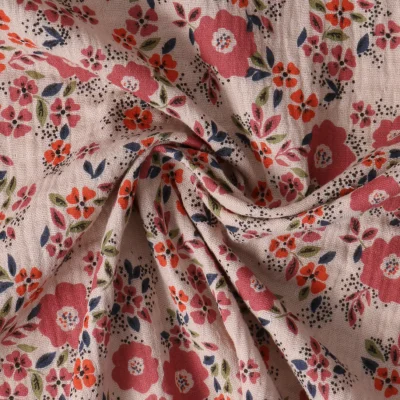 Tissu Double gaze de Coton Sylvaine fleurs Rouges sur fond Beige sable - Par 10 cm