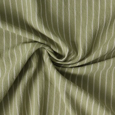 Tissu Polycoton Hugo rayures Blanches 5 mm sur fond Vert olive - Par 10 cm