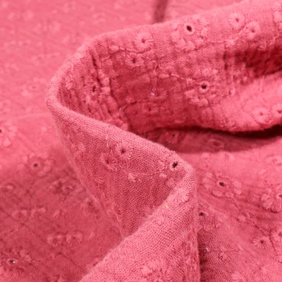 Tissu Double gaze Brodée Suzy sur fond Framboise - Par 10 cm