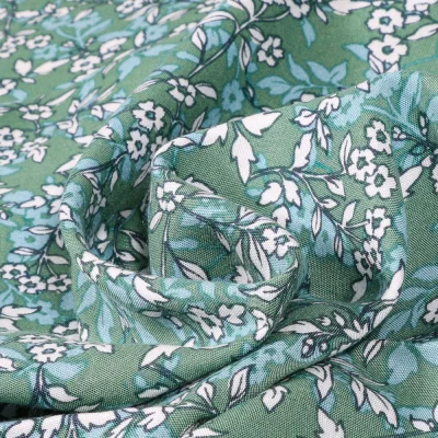 Tissu Viscose Arty Mumba sur fond Vert amande - Par 10 cm