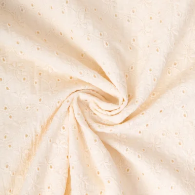 Tissu Seersucker Coton ajouré Fleurs brodées sur fond Ecru - Par 10 cm