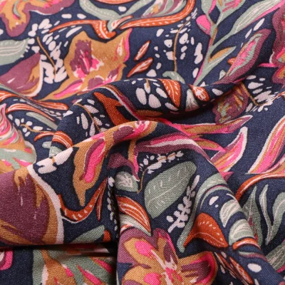 Coupon Tissu Viscose Arty Suniva sur fond Bleu marine - Coupon de 50 cm