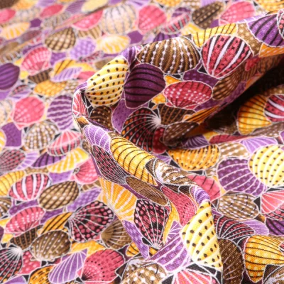 Tissu Coton  QT Fabrics Way Under Ayush sur fond Violet - Par 10 cm