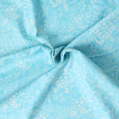 Tissu Coton imprimé Batik Tortika sur fond Bleu ciel - Par 10 cm