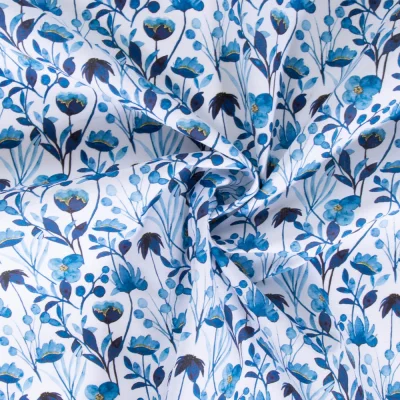 Tissu Coton imprimé Lou Fleuris bleu sur fond Blanc - Par 10 cm