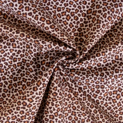 Tissu Popeline de Coton Léopard sur fond Ecru - Par 10 cm