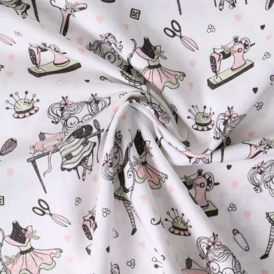 Tissu Coton imprimé  Miss Bobinette sur fond Blanc - Par 10 cm