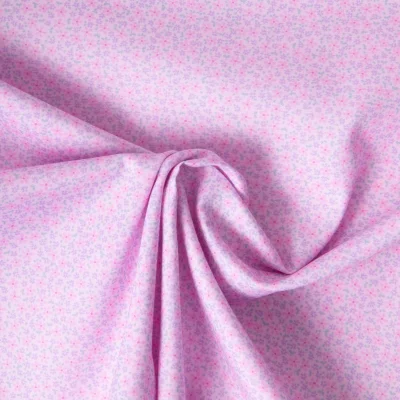 Tissu Popeline de Coton légère Tapis floral rose, lavande et bleu pastel sur fond Rose pâle - Par 10 cm