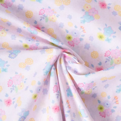 Tissu Popeline de Coton légère Petites fleurs roses, jaunes et bleues sur fond Lilas - Par 10 cm