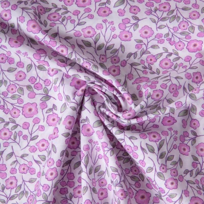 Tissu Popeline de Coton légère floral fuschia, rose et vert sauge sur fond Blanc cassé - Par 10 cm