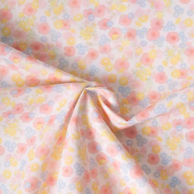 Tissu Popeline de Coton légère floral pastel corail, jaune pastel et bleu clair sur fond Blanc - Par 10 cm