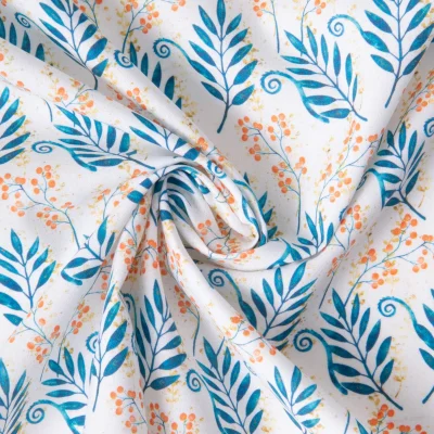 Tissu Coton imprimé rameaux Bleu et fleurs Corail sur fond Blanc cassé - Par 10 cm