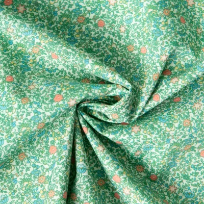 Tissu Batiste de Coton Charlie tapis fleuri sur fond Vert - Par 10 cm