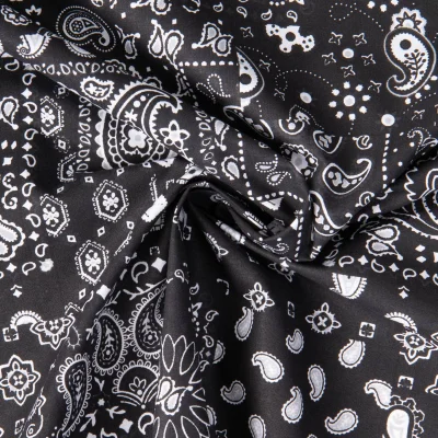 Tissu Coton imprimé Arty patchwork paisley Blanc sur fond Noir - Par 10 cm