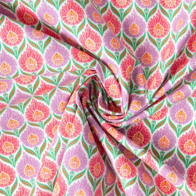 Tissu  Coton imprimé Arty Luka violet rose sur fond Vert menthe - Par 10 cm