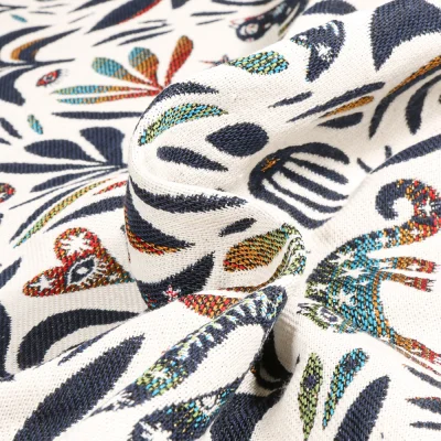 Tissu Jacquard Allover Mystic sur fond Blanc cassé - Par 10 cm