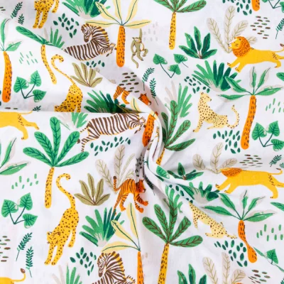 Tissu Coton imprimé Arty Animaux de la forêt Vert sur fond Blanc - Par 10 cm