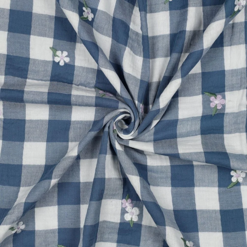 Tissu Double gaze de Coton Carreaux Bleus et fleurs brodées sur fond Blanc