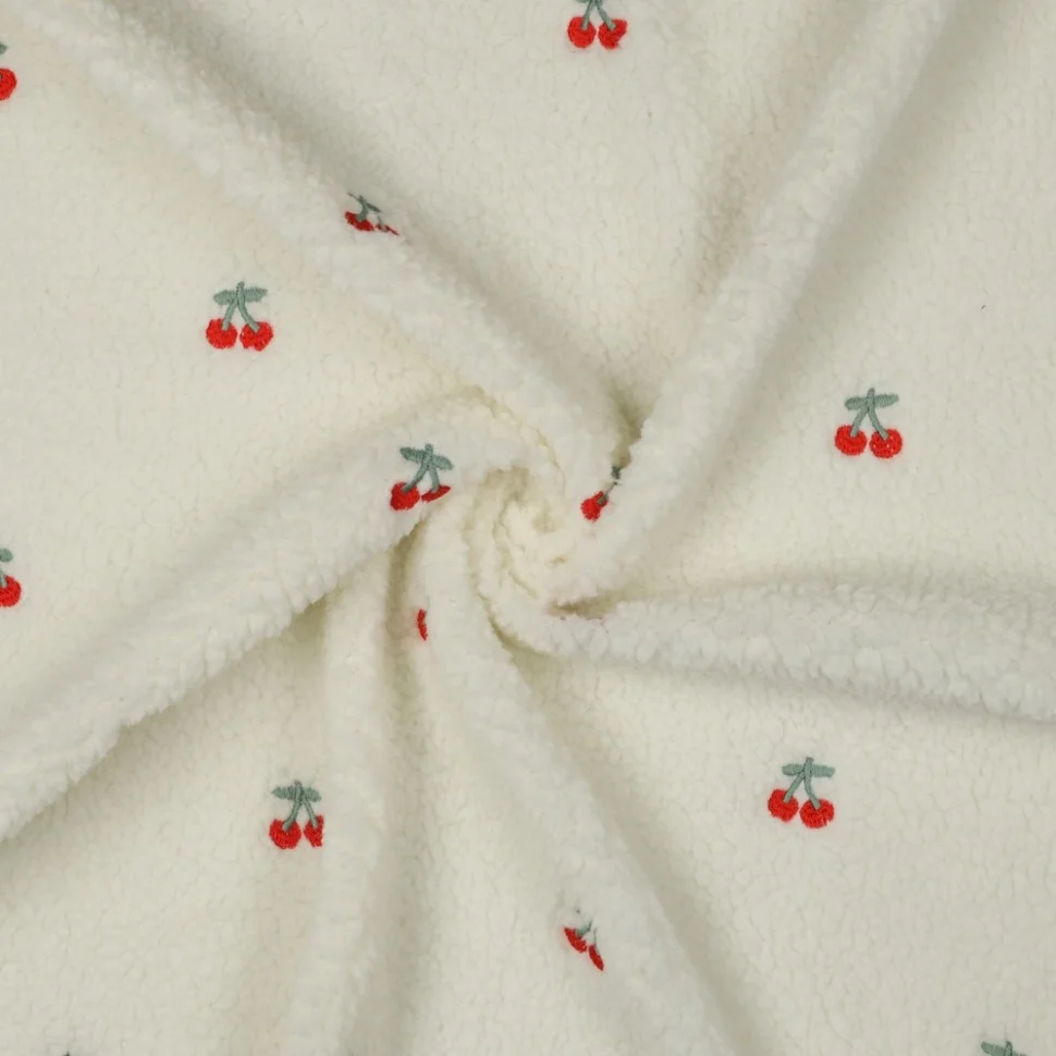 Tissu Bouclettes Cerises brodées sur fond Ecru