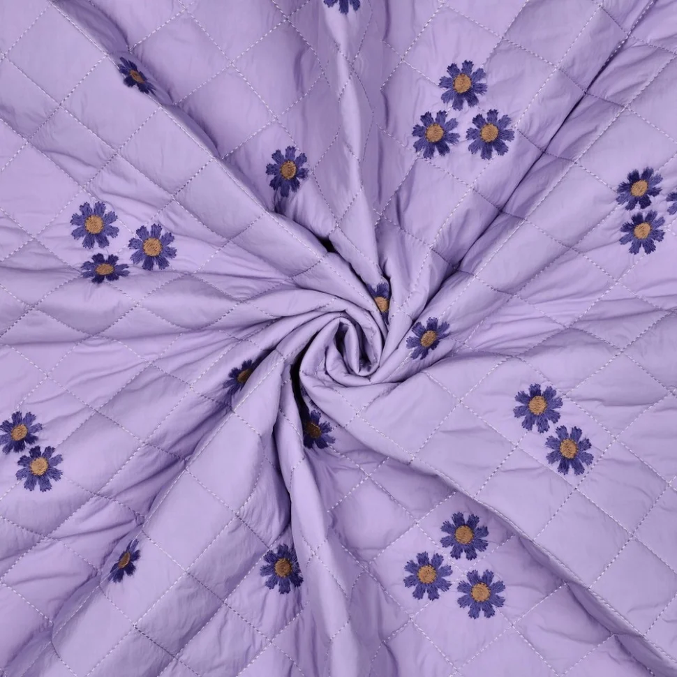 Tissu Matelassé Sarah fleurs brodées sur fond Lilas