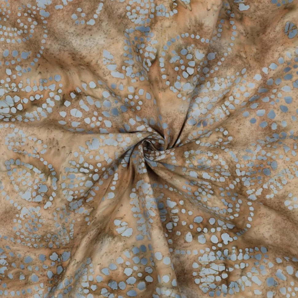 Tissu Batik de Coton rosaces et spirales Bleu ciel sur fond Beige sable