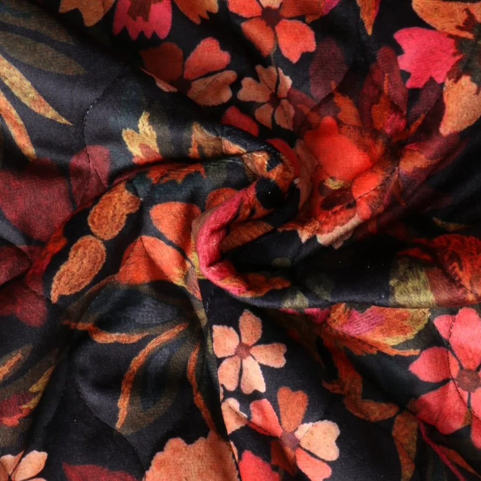 Coupon Tissu Matelassé Alba tout doux  envers doudoune fleurs Orangées sur fond Noir - Coupon de 20 cm