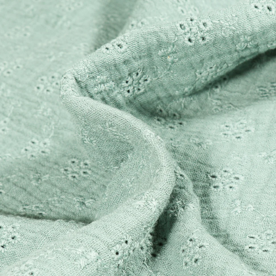 Tissu Double gaze brodé ajouré Petites fleurs sur fond Vert amande