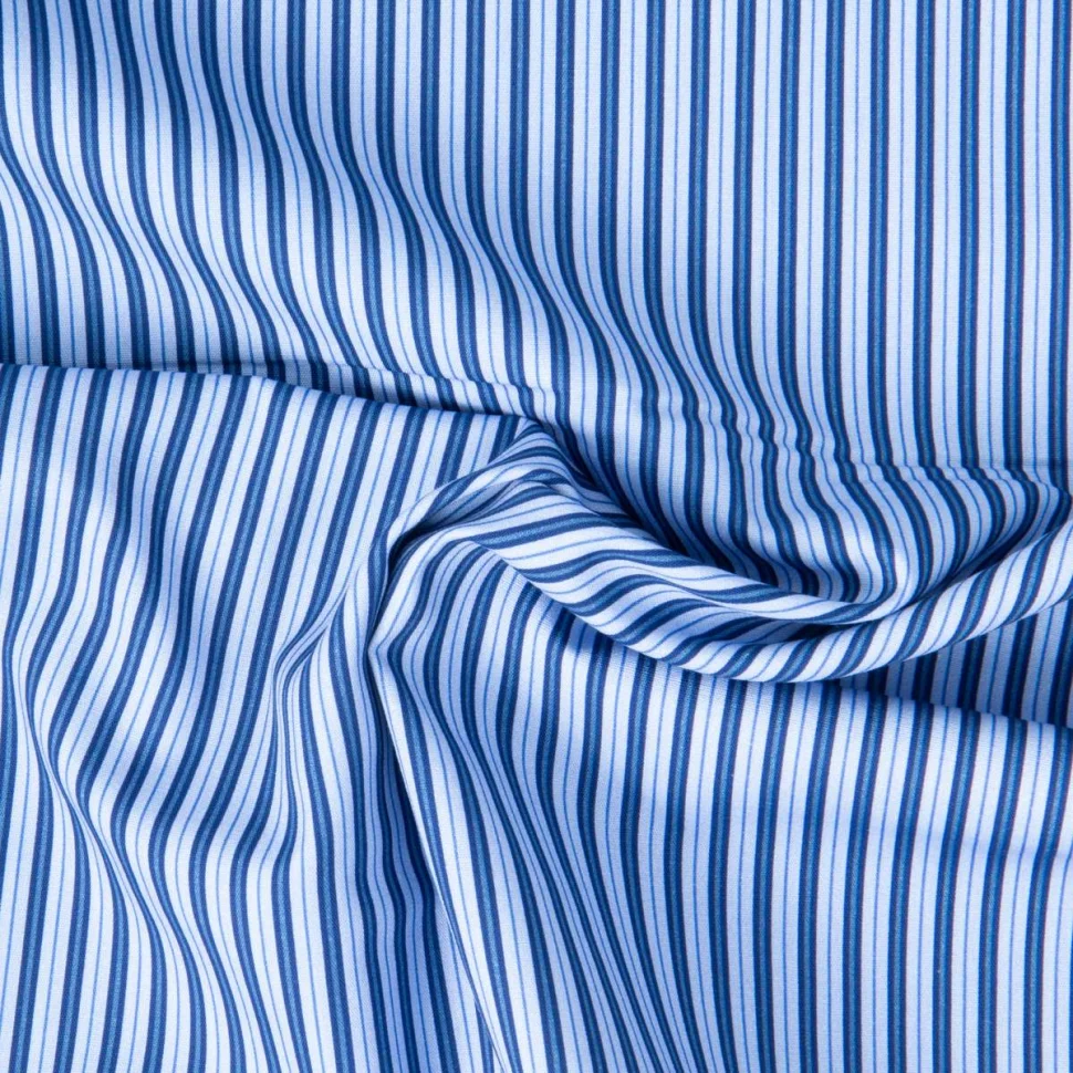 Tissu Popeline de Coton Rayures fines Bleu sur fond Bleu ciel
