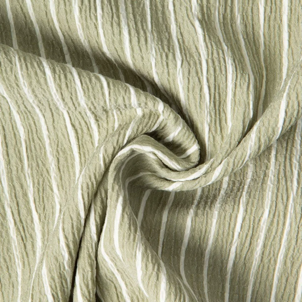 Coupon Tissu Polyviscose Seersucker aspect Lin lavé Suzy rayures Blanc sur fond Vert kaki clair - Coupon de 100 cm